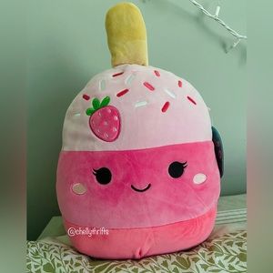 Squishmallow Strawberry Cake Pop Pama